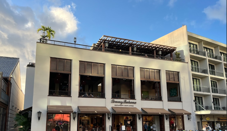 Tommy Bahama Restaurant, Bar & Store